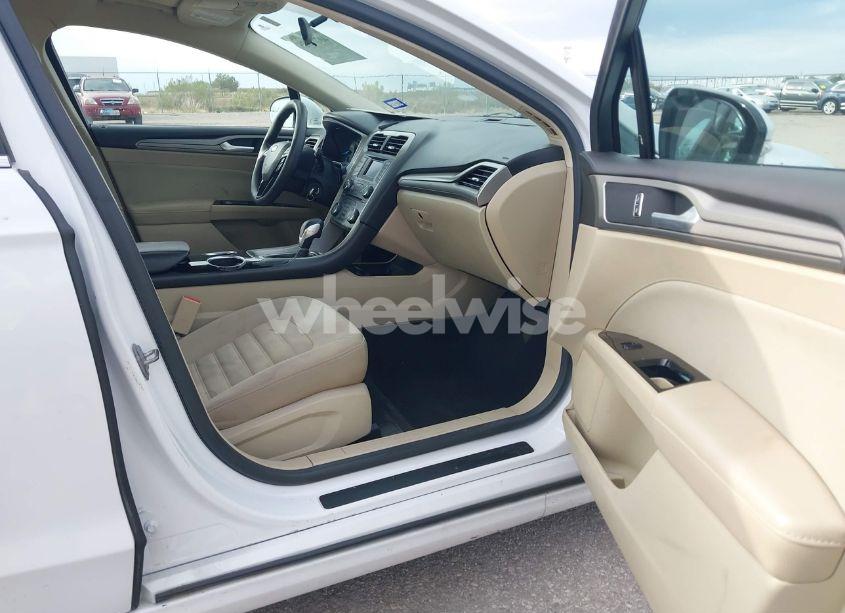 Photo 5 of 2014 Ford Fusion SE (VIN 3FA6P0HD6ER105832)