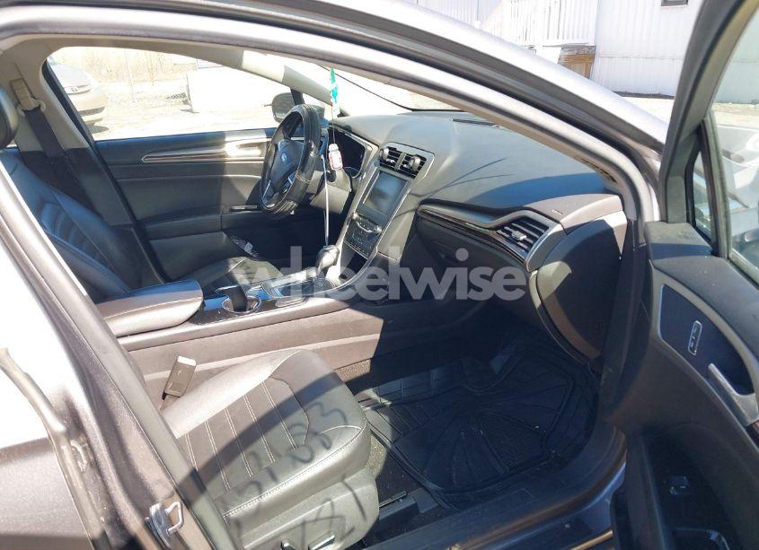 Photo 5 of 2014 Ford Fusion SE (VIN 3FA6P0HD6ER165173)