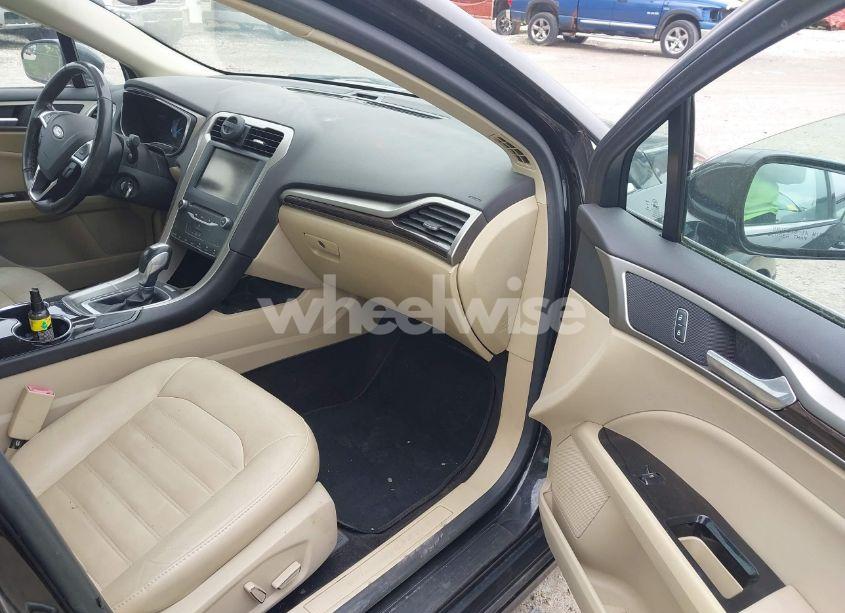 Photo 5 of 2014 Ford Fusion SE (VIN 3FA6P0HD6ER328291)