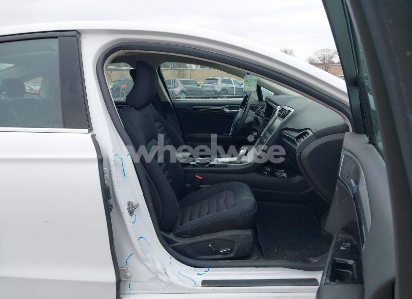 Photo 5 of 2016 Ford Fusion SE (VIN 3FA6P0HD6GR186401)