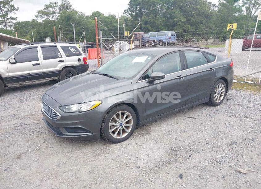 Photo 2 of 2017 Ford Fusion SE (VIN 3FA6P0HD6HR174945)