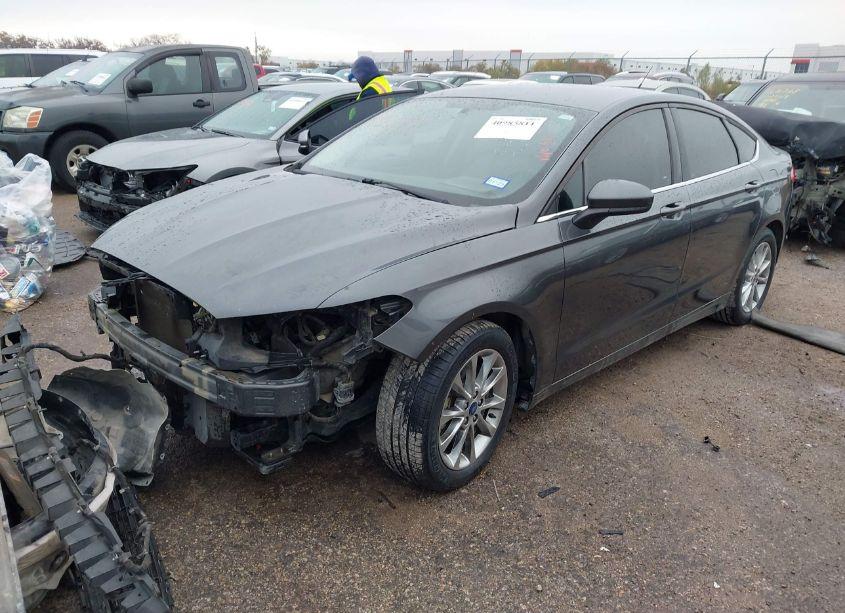 Photo 2 of 2017 Ford Fusion SE (VIN 3FA6P0HD6HR252141)