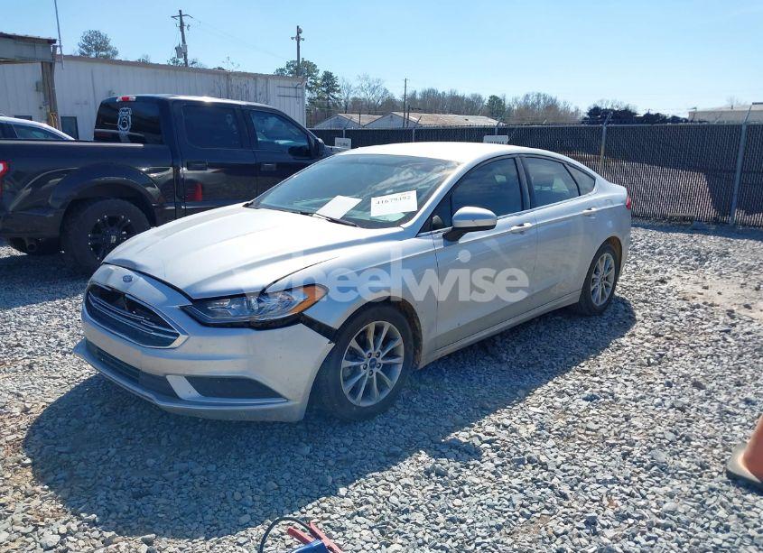 Photo 2 of 2017 Ford Fusion SE (VIN 3FA6P0HD6HR253807)