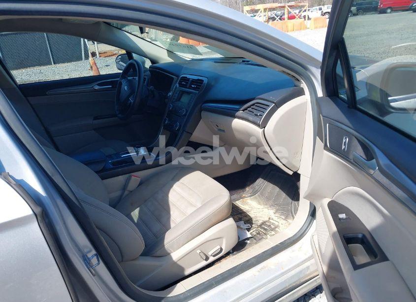 Photo 5 of 2017 Ford Fusion SE (VIN 3FA6P0HD6HR253807)