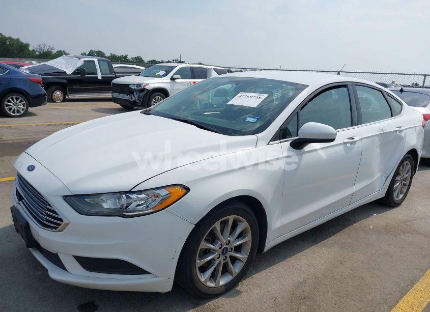 Photo 2 of 2017 Ford Fusion SE (VIN 3FA6P0HD6HR275435)