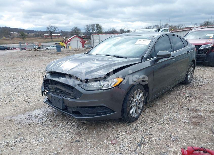 Photo 2 of 2017 Ford Fusion SE (VIN 3FA6P0HD6HR299637)