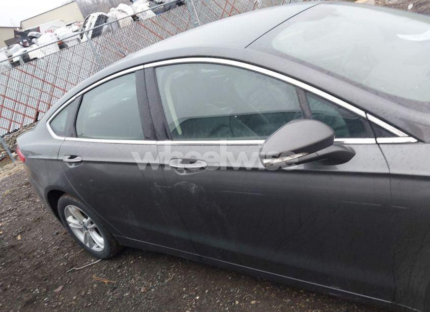 Photo 13 of 2018 Ford Fusion SE (VIN 3FA6P0HD6JR130711)