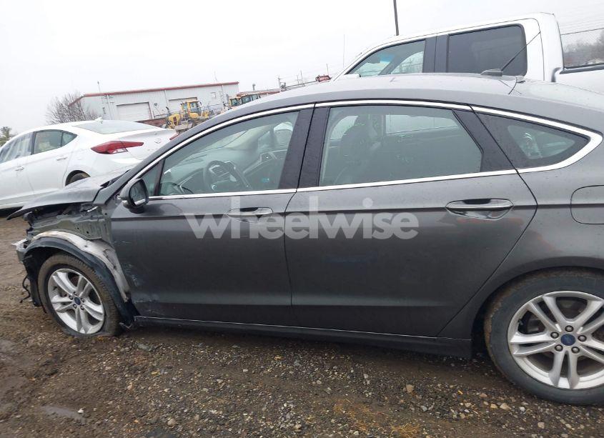 Photo 14 of 2018 Ford Fusion SE (VIN 3FA6P0HD6JR130711)