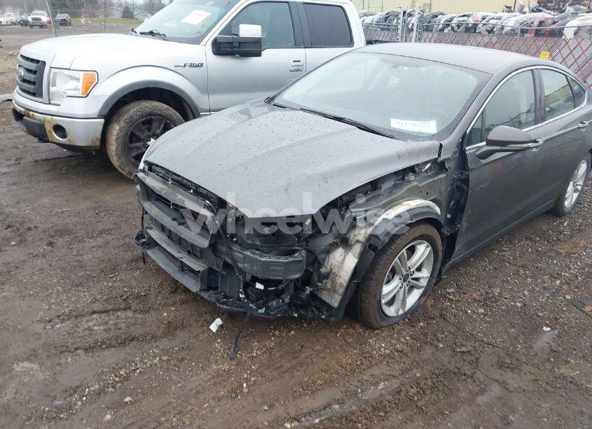 Photo 2 of 2018 Ford Fusion SE (VIN 3FA6P0HD6JR130711)