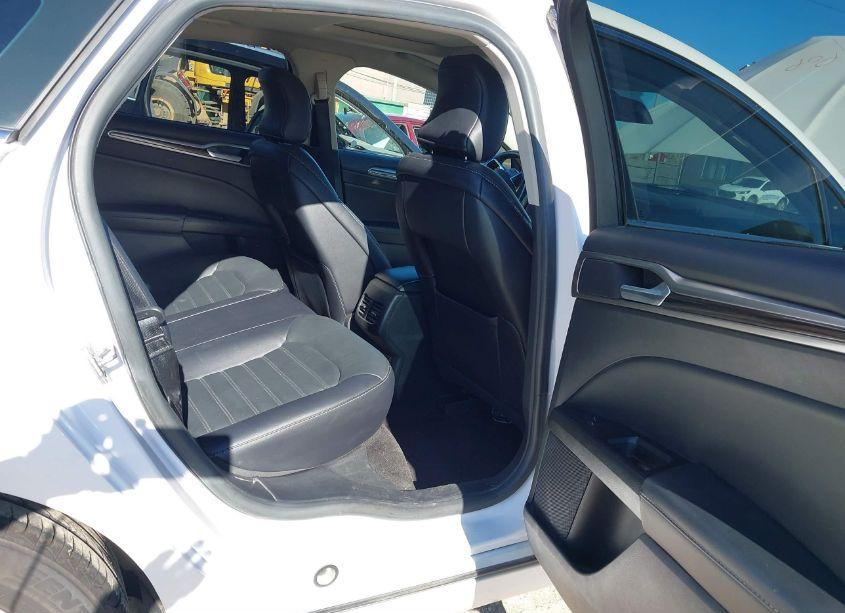 Photo 8 of 2018 Ford Fusion SE (VIN 3FA6P0HD6JR153907)
