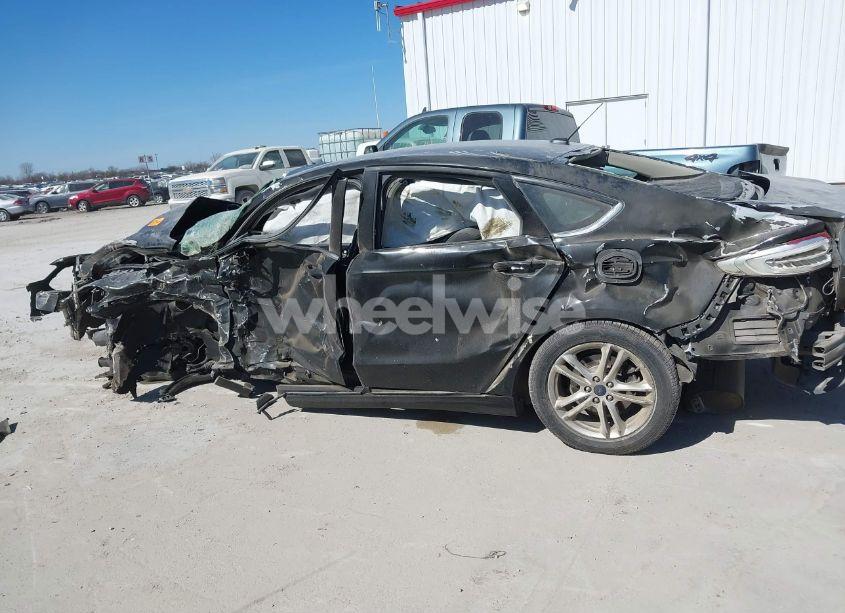 Photo 13 of 2018 Ford Fusion SE (VIN 3FA6P0HD6JR158119)