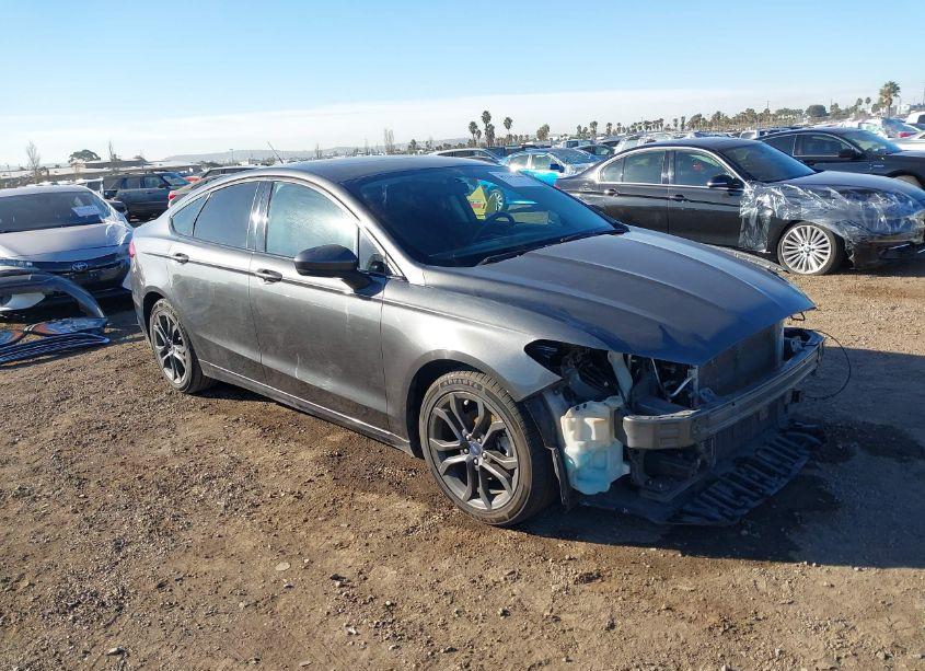 2018 Ford Fusion SE (VIN 3FA6P0HD6JR185076) main photo