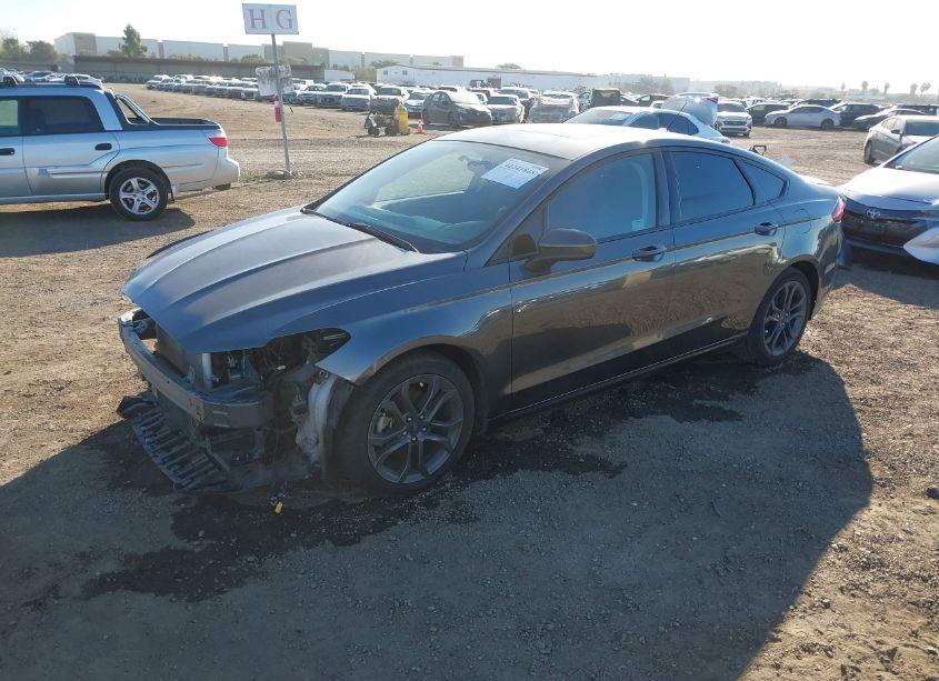 Photo 2 of 2018 Ford Fusion SE (VIN 3FA6P0HD6JR185076)