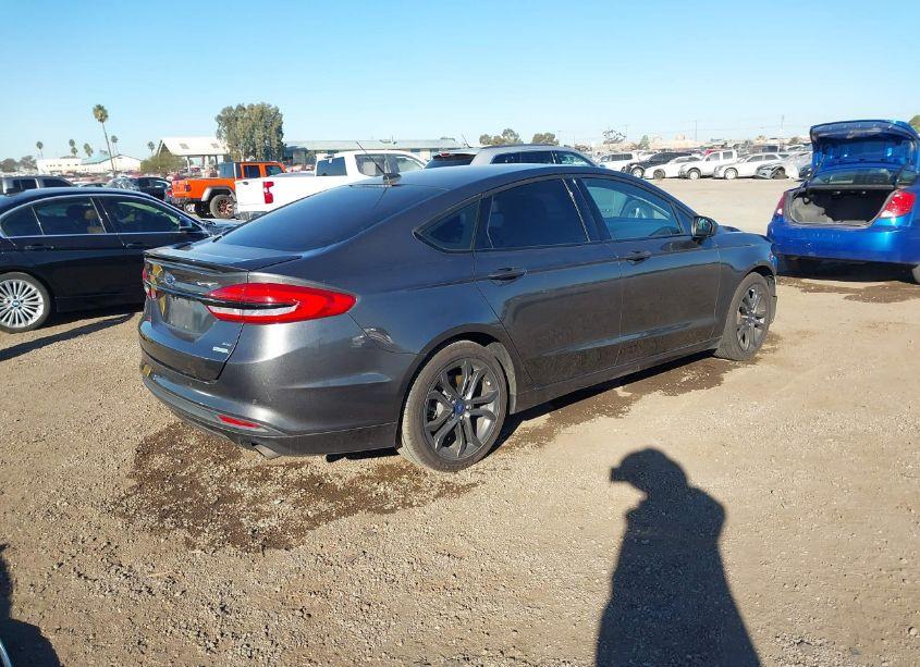 Photo 4 of 2018 Ford Fusion SE (VIN 3FA6P0HD6JR185076)