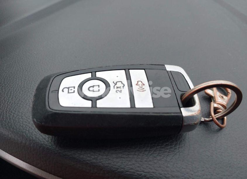 Photo 11 of 2018 Ford Fusion SE (VIN 3FA6P0HD6JR213488)