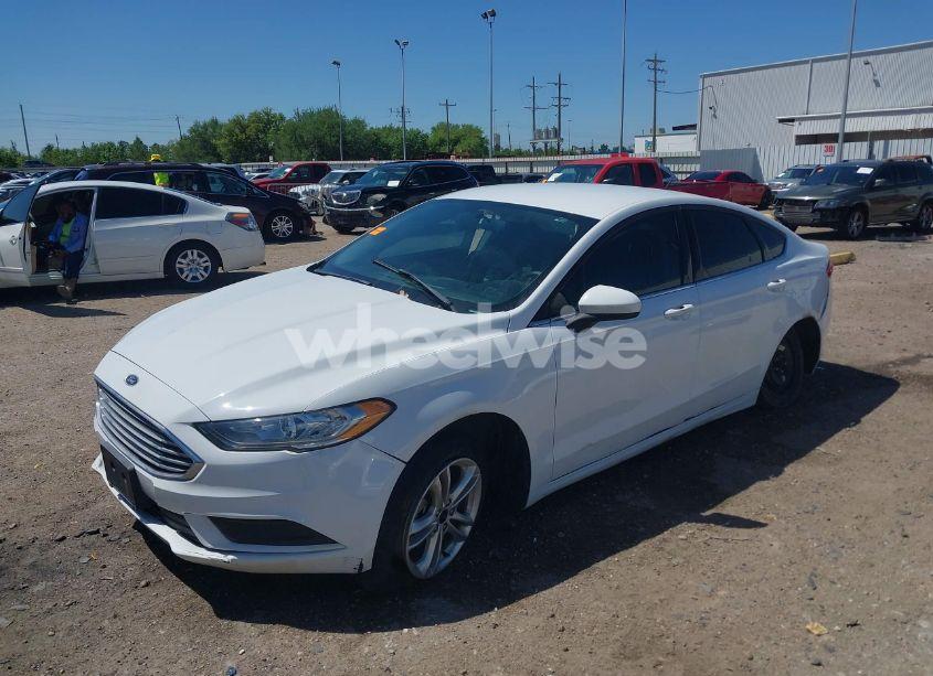Photo 2 of 2018 Ford Fusion SE (VIN 3FA6P0HD6JR240013)