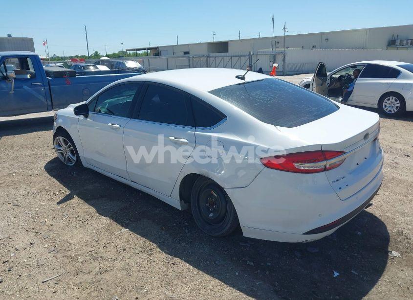 Photo 3 of 2018 Ford Fusion SE (VIN 3FA6P0HD6JR240013)