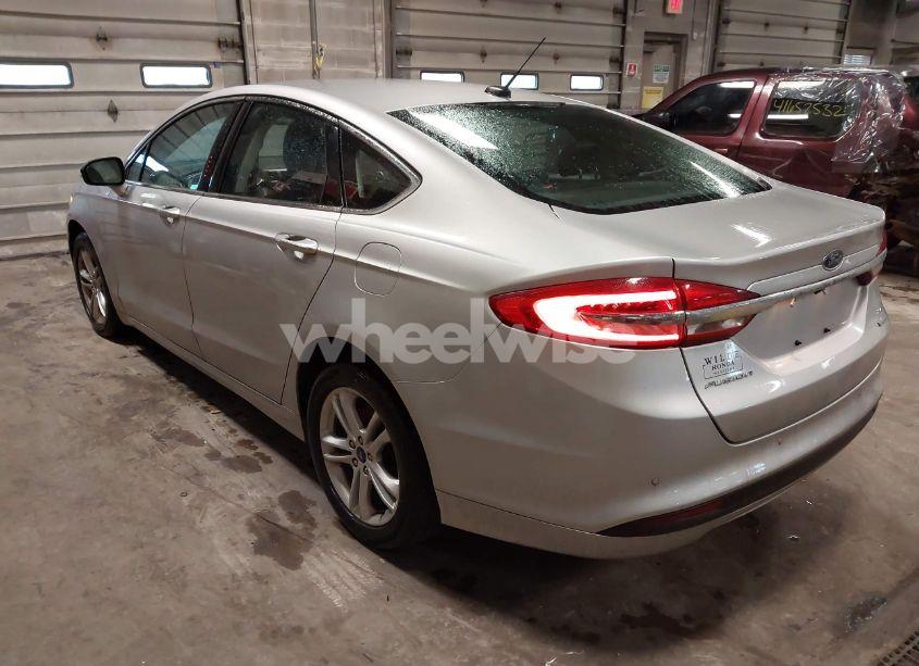 Photo 3 of 2018 Ford Fusion SE (VIN 3FA6P0HD6JR280480)