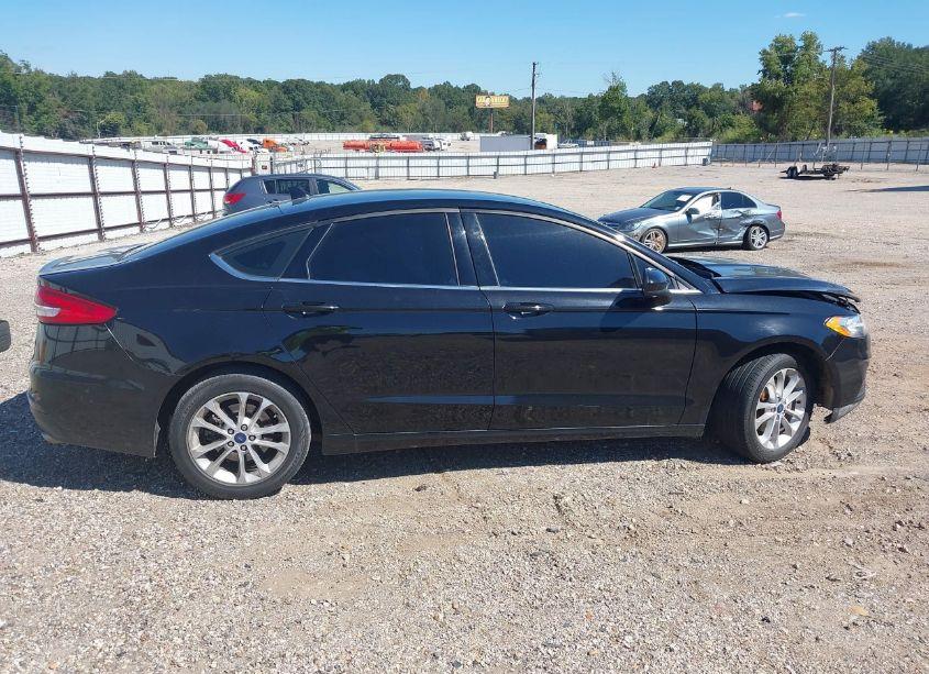 Photo 13 of 2019 Ford Fusion SE (VIN 3FA6P0HD6KR146800)