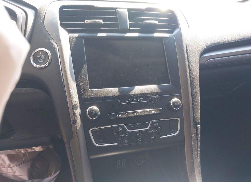 Photo 17 of 2019 Ford Fusion SE (VIN 3FA6P0HD6KR146800)