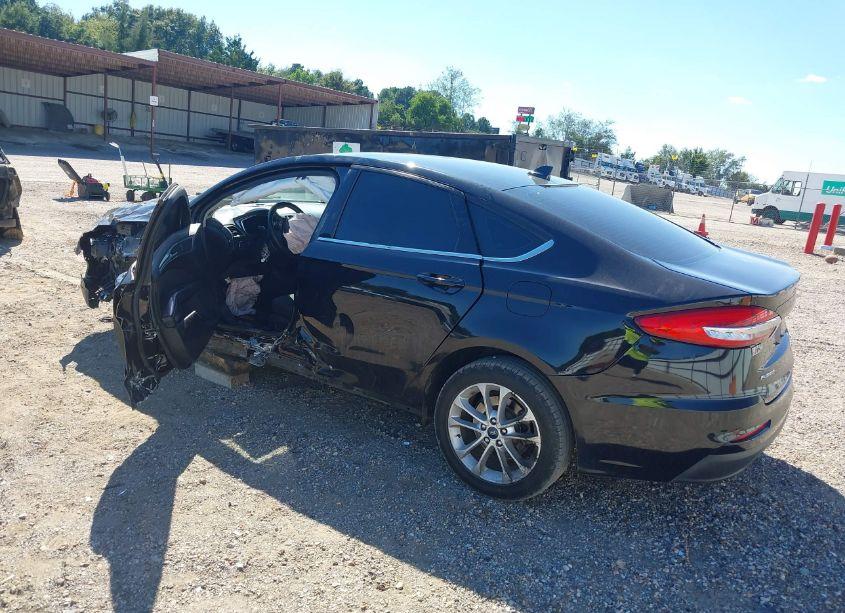 Photo 3 of 2019 Ford Fusion SE (VIN 3FA6P0HD6KR146800)