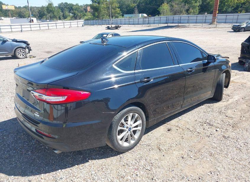 Photo 4 of 2019 Ford Fusion SE (VIN 3FA6P0HD6KR146800)