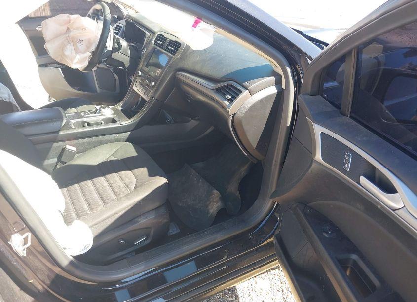 Photo 5 of 2019 Ford Fusion SE (VIN 3FA6P0HD6KR146800)