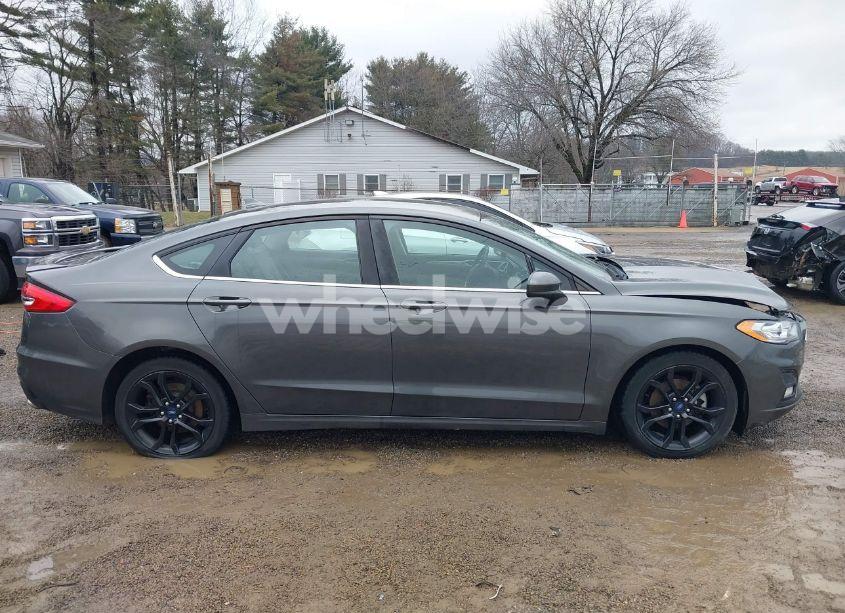 Photo 13 of 2019 Ford Fusion SE (VIN 3FA6P0HD6KR214710)