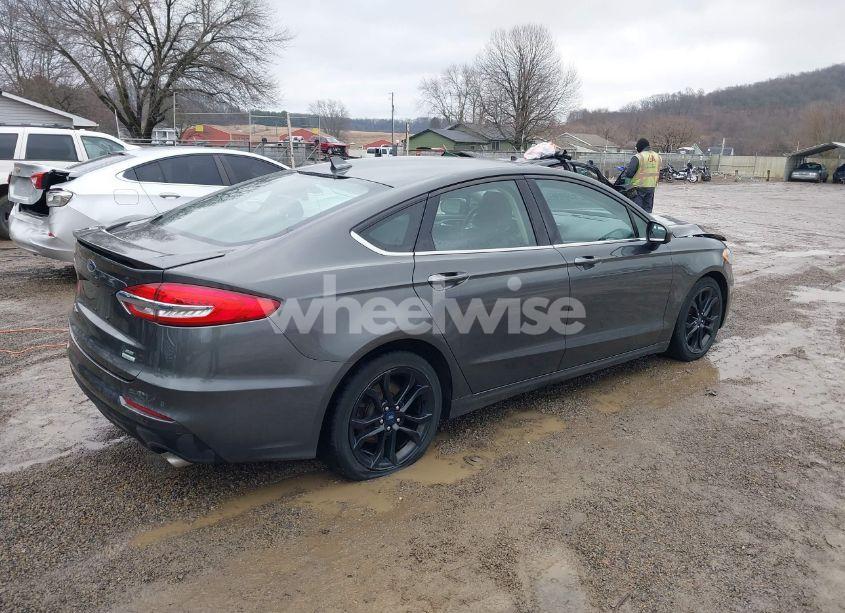 Photo 4 of 2019 Ford Fusion SE (VIN 3FA6P0HD6KR214710)