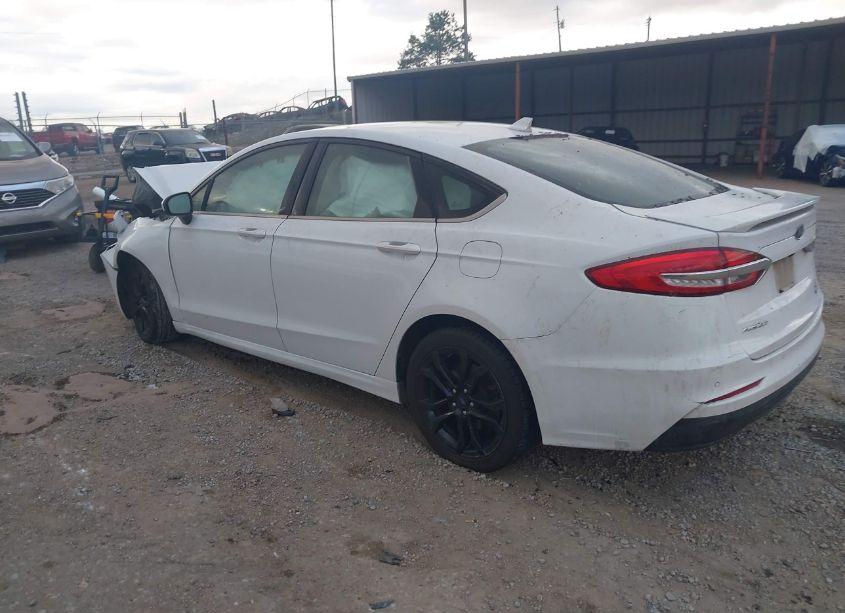 Photo 3 of 2019 Ford Fusion SE (VIN 3FA6P0HD6KR229420)