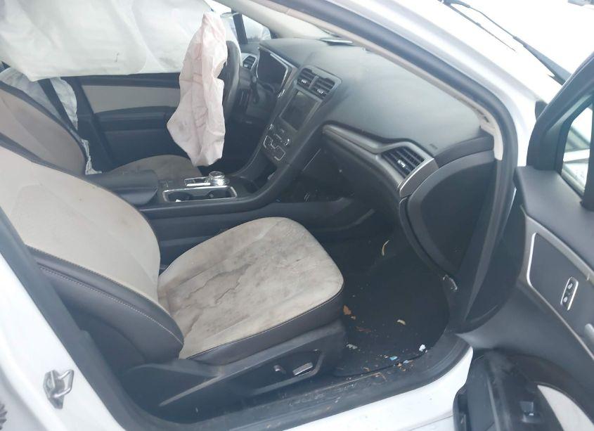 Photo 5 of 2019 Ford Fusion SE (VIN 3FA6P0HD6KR229420)