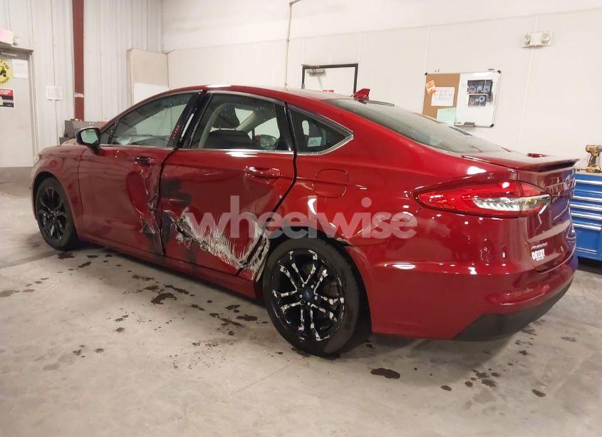 Photo 3 of 2019 Ford Fusion SE (VIN 3FA6P0HD6KR231829)