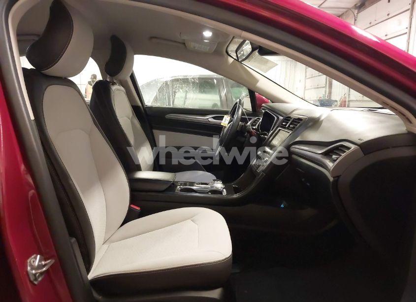 Photo 5 of 2019 Ford Fusion SE (VIN 3FA6P0HD6KR231829)