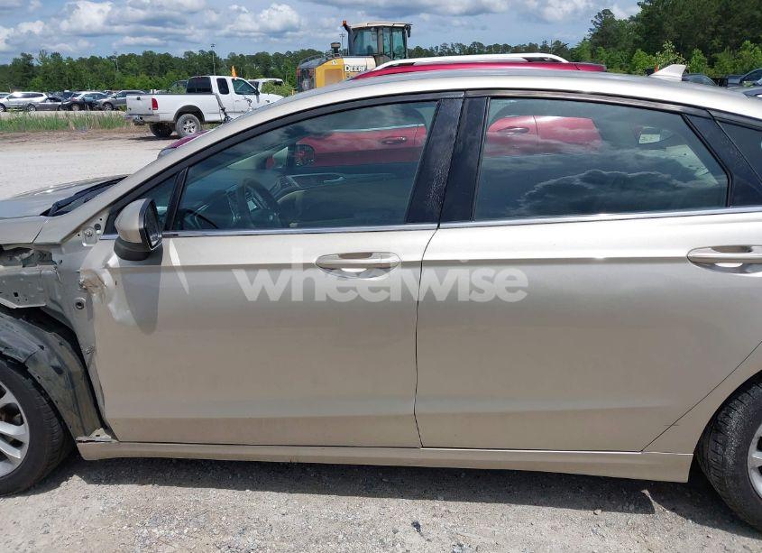 Photo 14 of 2019 Ford Fusion SE (VIN 3FA6P0HD6KR250459)