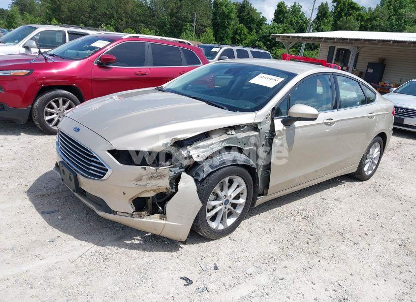 Photo 2 of 2019 Ford Fusion SE (VIN 3FA6P0HD6KR250459)