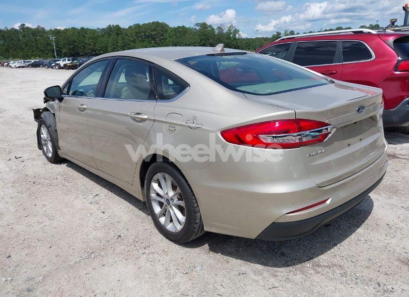 Photo 3 of 2019 Ford Fusion SE (VIN 3FA6P0HD6KR250459)