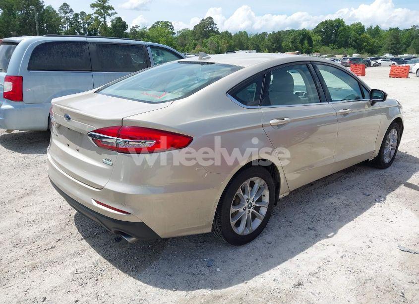 Photo 4 of 2019 Ford Fusion SE (VIN 3FA6P0HD6KR250459)