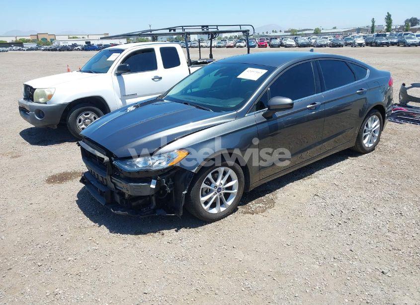 Photo 2 of 2019 Ford Fusion SE (VIN 3FA6P0HD6KR251742)