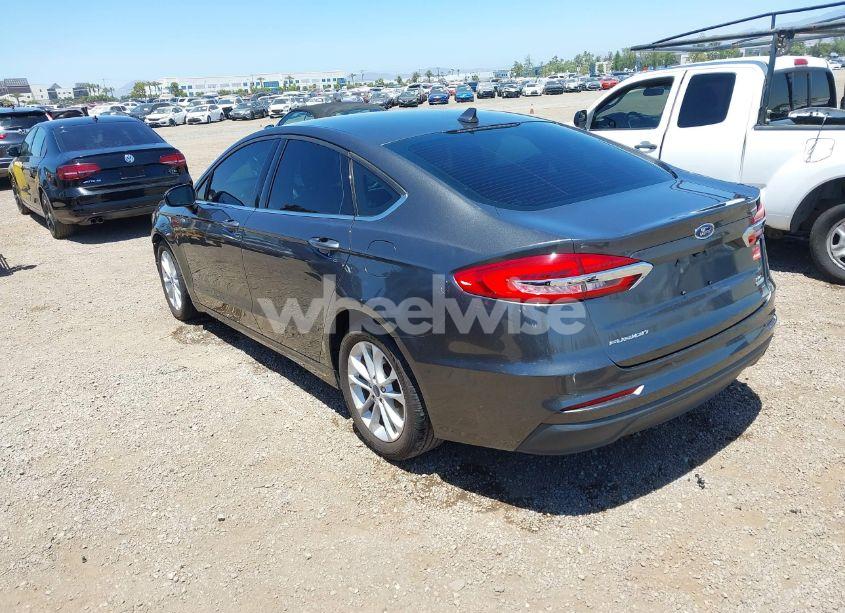 Photo 3 of 2019 Ford Fusion SE (VIN 3FA6P0HD6KR251742)