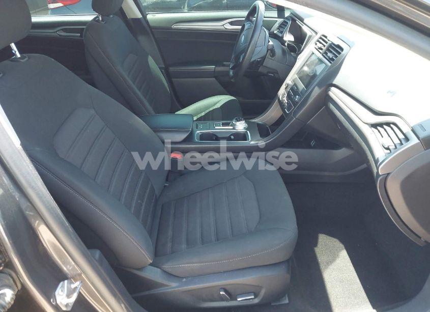 Photo 5 of 2019 Ford Fusion SE (VIN 3FA6P0HD6KR251742)