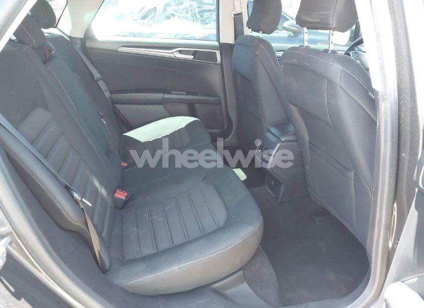 Photo 8 of 2019 Ford Fusion SE (VIN 3FA6P0HD6KR251742)