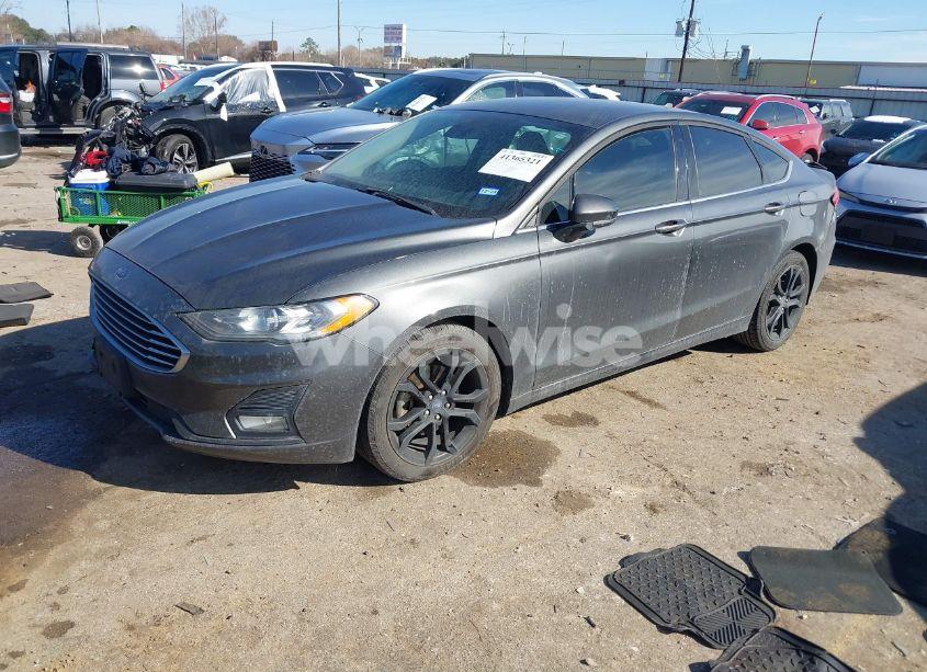 Photo 2 of 2020 Ford Fusion SE (VIN 3FA6P0HD6LR111093)
