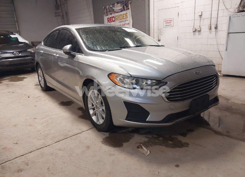 2020 Ford Fusion SE (VIN 3FA6P0HD6LR111613) main photo