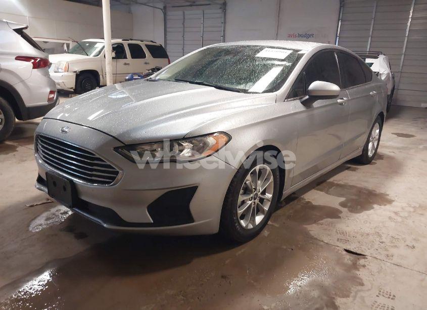 Photo 2 of 2020 Ford Fusion SE (VIN 3FA6P0HD6LR111613)