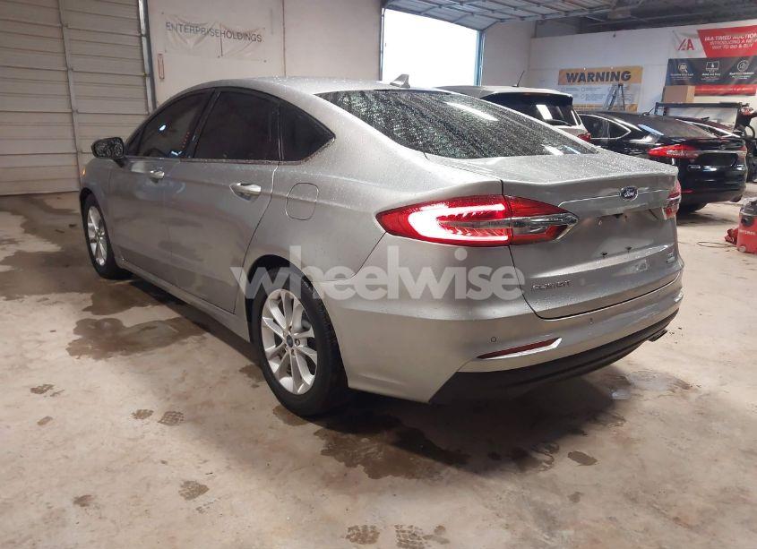 Photo 3 of 2020 Ford Fusion SE (VIN 3FA6P0HD6LR111613)