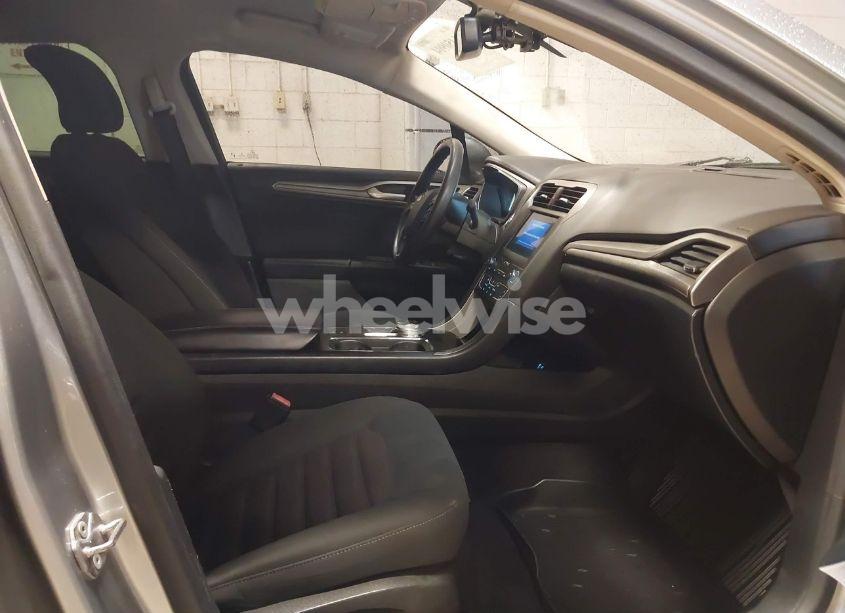 Photo 5 of 2020 Ford Fusion SE (VIN 3FA6P0HD6LR111613)