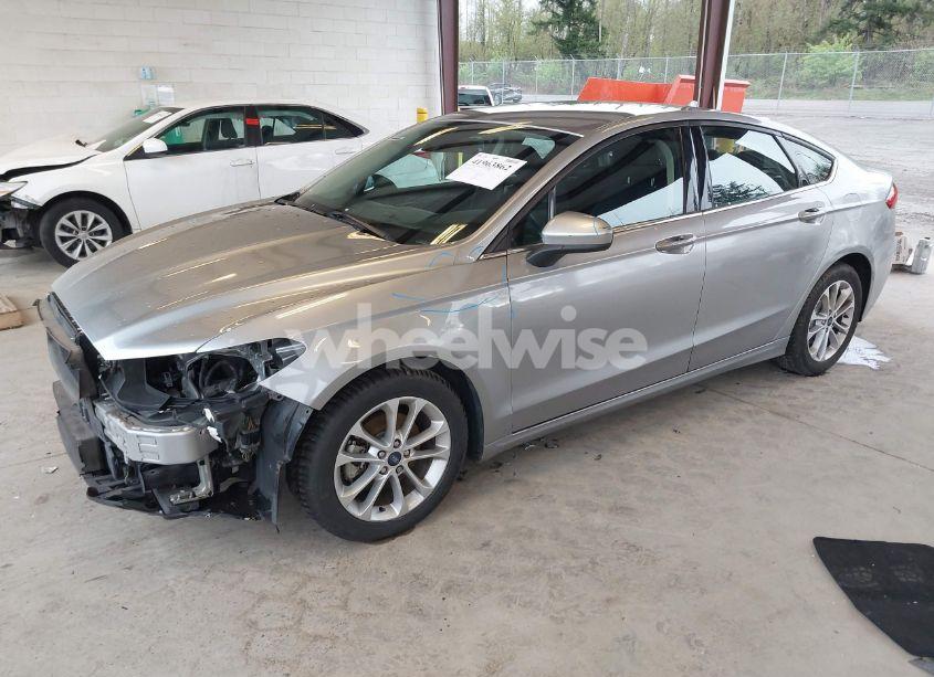 Photo 2 of 2020 Ford Fusion SE (VIN 3FA6P0HD6LR122451)