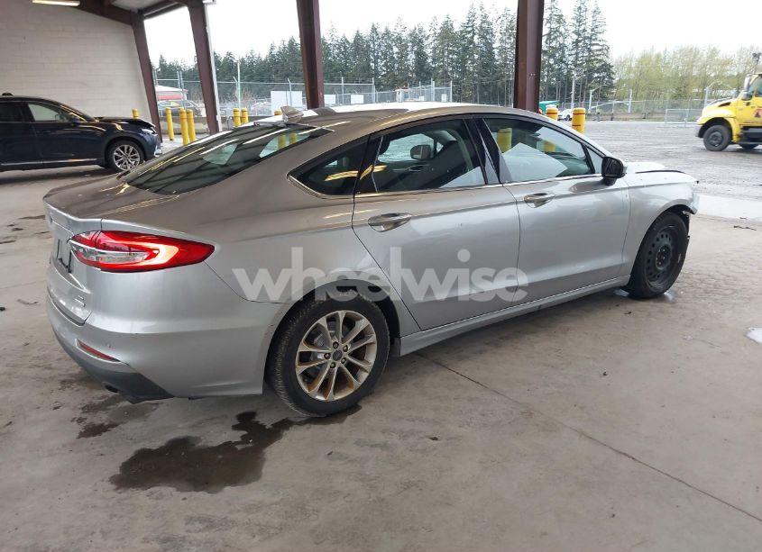 Photo 4 of 2020 Ford Fusion SE (VIN 3FA6P0HD6LR122451)