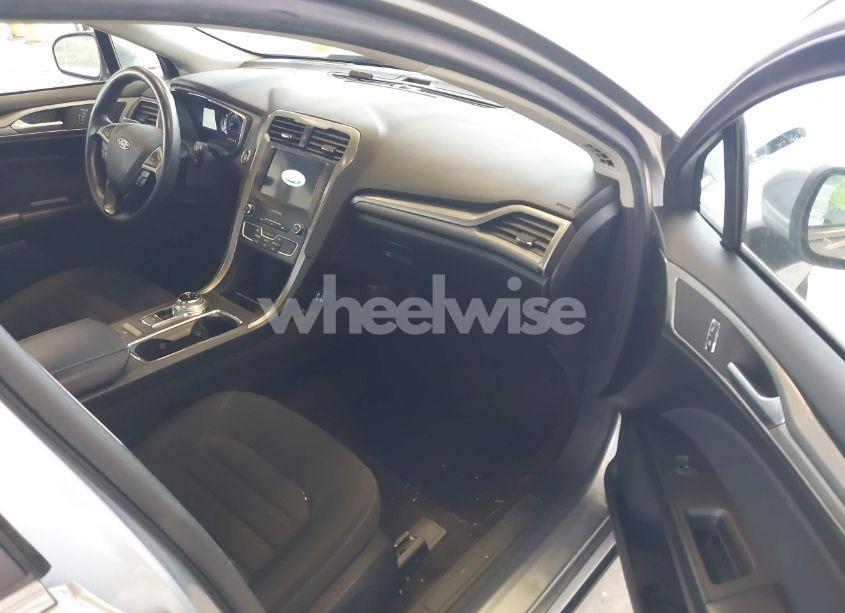 Photo 5 of 2020 Ford Fusion SE (VIN 3FA6P0HD6LR122451)