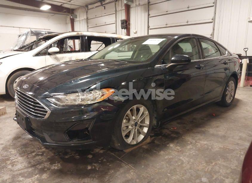 Photo 2 of 2020 Ford Fusion SE (VIN 3FA6P0HD6LR148631)